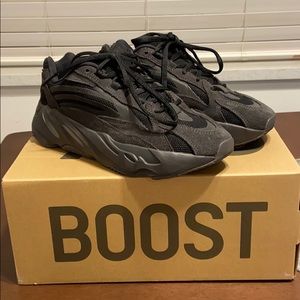 Yeezy boost 700 v2